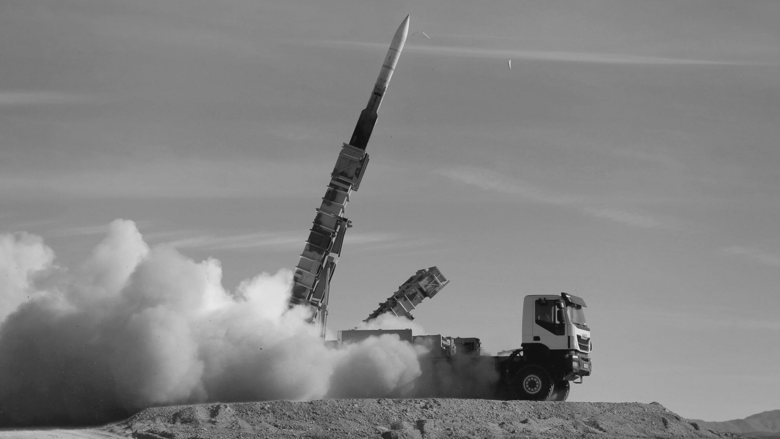 Iran Missile Strikes on US Gulf Bases Raise Risk of Wider Middle East War